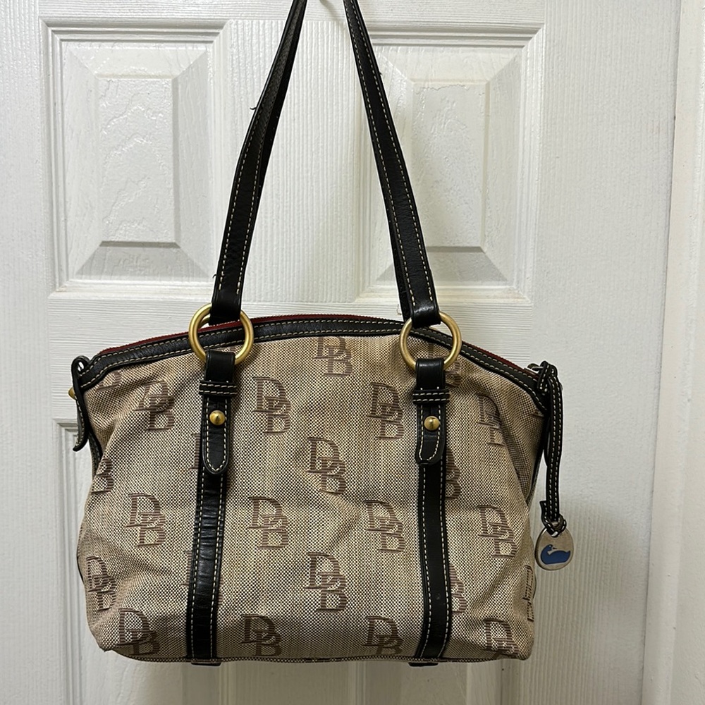 Dooney & Bourke Black and Tan Shoulder Bag with Classic Design - Picture 3 of 14